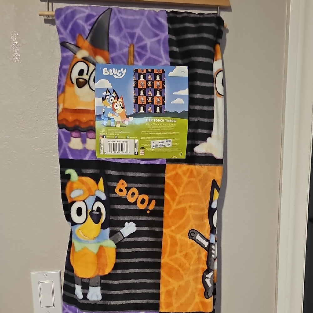 Bluey & Bingo Halloween 50"x70" Throw Blanket NWT